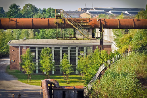INDUSTRIA